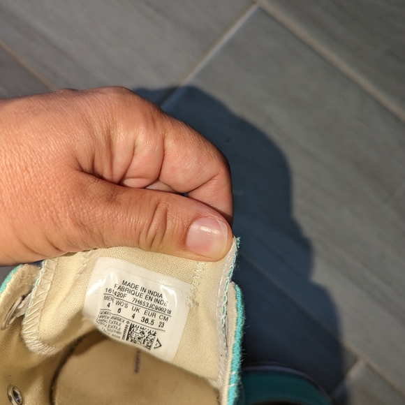 Converse - Picture 4 of 4